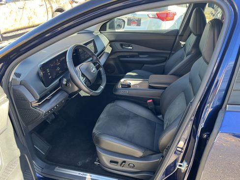 Used 2023 Nissan Ariya AWD image 11