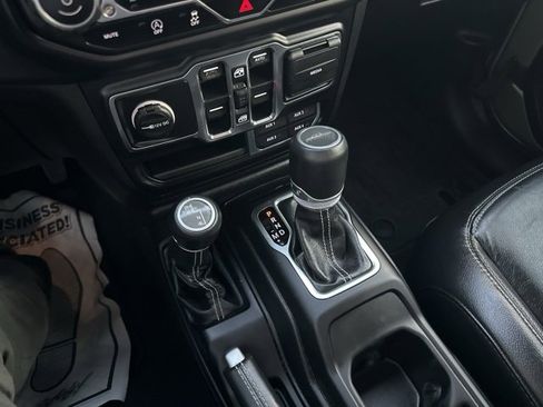 Used 2020 Jeep Gladiator Overland image 19