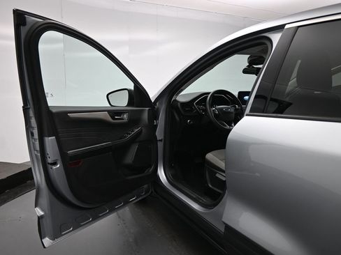 Used 2022 Ford Escape SE image 9