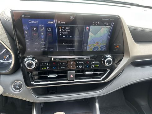Used 2022 Toyota Highlander Limited AWD/4WD image 14