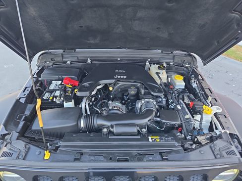 Used 2020 Jeep Wrangler Unlimited Sport AWD/4WD image 19