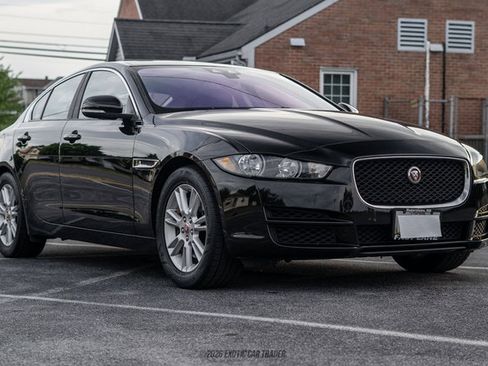 Used 2018 Jaguar XE Premium AWD/4WD image 12