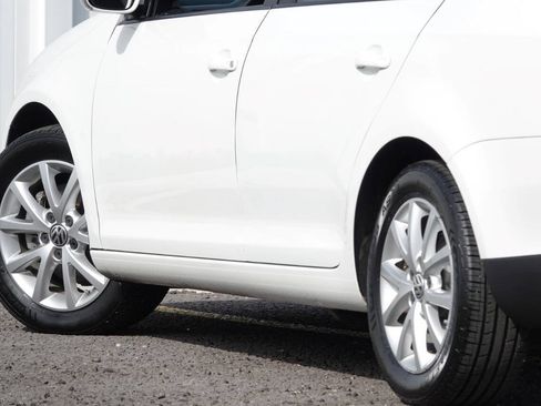 Used 2010 Volkswagen Jetta Limited Edition FWD image 22
