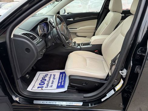 Used 2016 Chrysler 300 C image 10