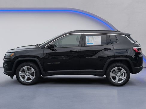 Used 2024 Jeep Compass Latitude w/ Altitude Special Edition AWD/4WD image 3