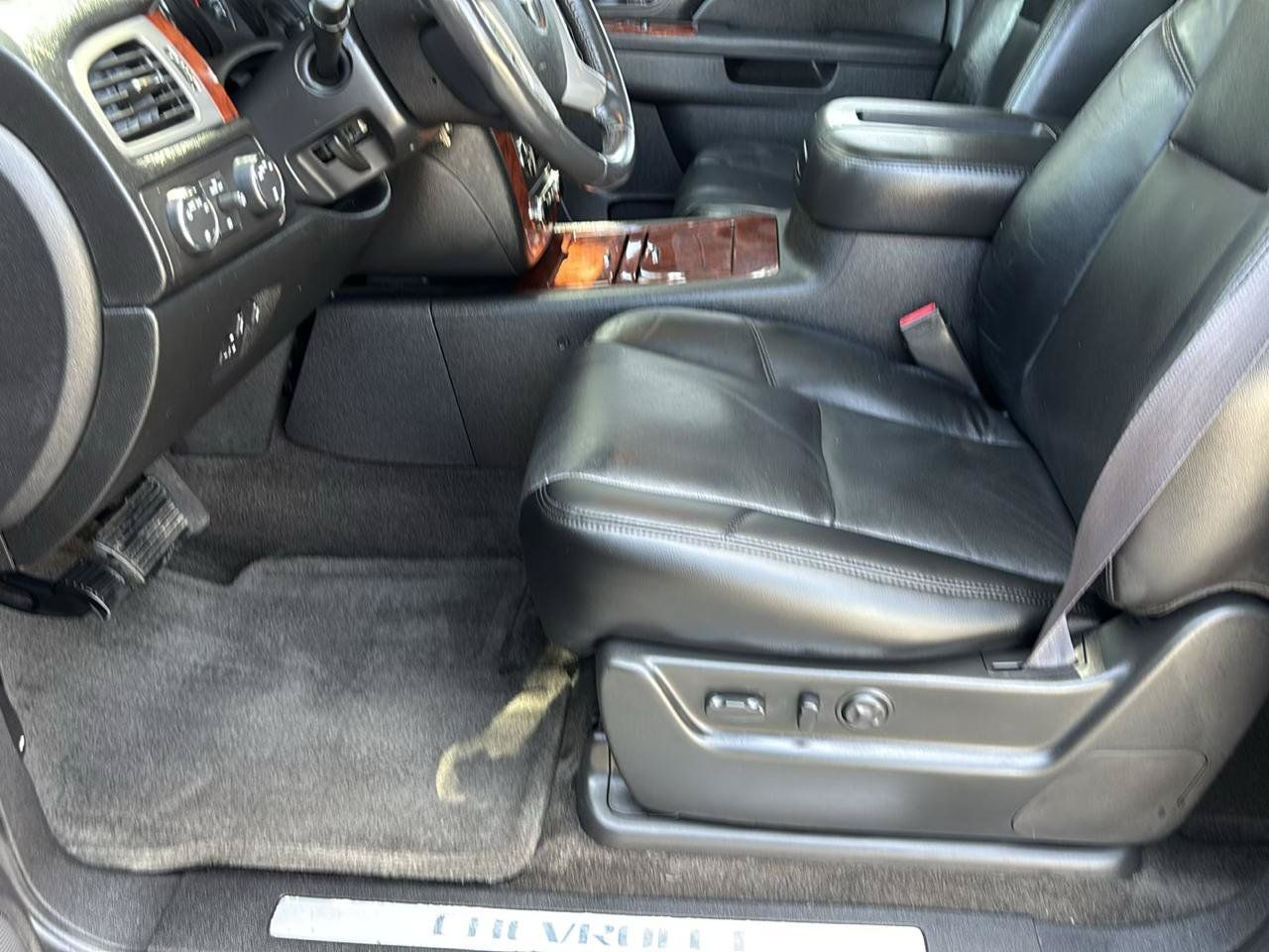 Used 2011 Chevrolet Avalanche LTZ AWD/4WD image 12