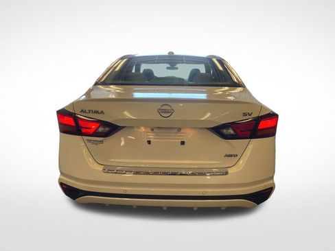 Used 2023 Nissan Altima 2.5 SV AWD/4WD image 4