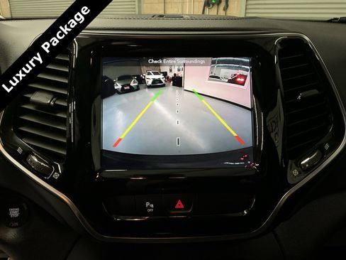 Used 2019 Jeep Cherokee Limited w/ Luxury Group image 26