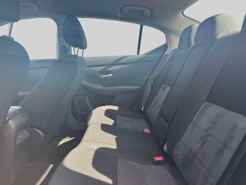 Used 2025 Nissan Sentra SR FWD image 11