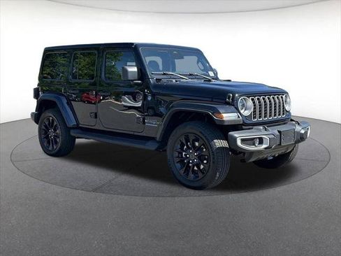 Certified 2025 Jeep Wrangler Unlimited Sahara AWD/4WD image 8