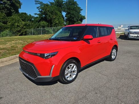 Used 2023 Kia Soul LX w/ LX Technology Package FWD image 2