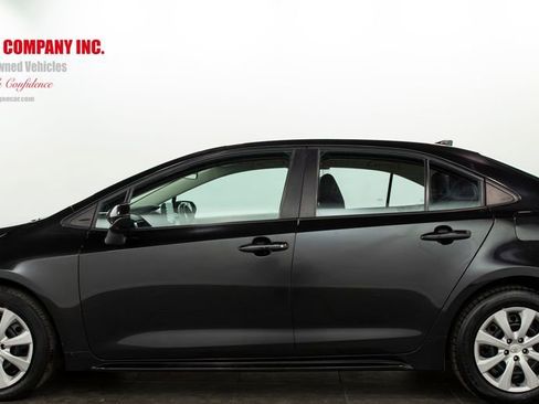 Used 2022 Toyota Corolla LE image 5