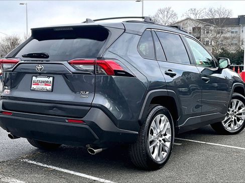 Used 2019 Toyota RAV4 XLE Premium image 12