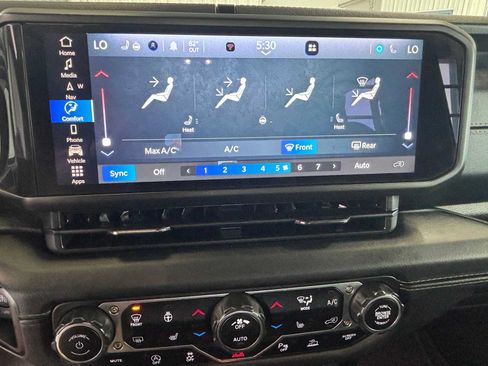 Used 2024 Jeep Wrangler Unlimited Sahara AWD/4WD image 23