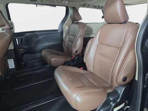 Used 2017 Toyota Sienna Limited Premium w/ Protection Package image 18