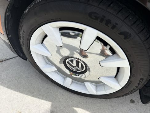 Used 2019 Volkswagen Beetle 2.0T FWD image 10