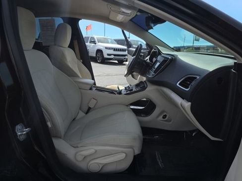 Used 2016 Chrysler 200 Limited FWD image 34