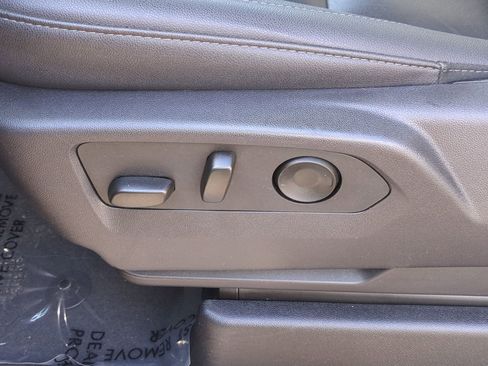 Used 2025 Chevrolet Suburban Z71 AWD/4WD image 17