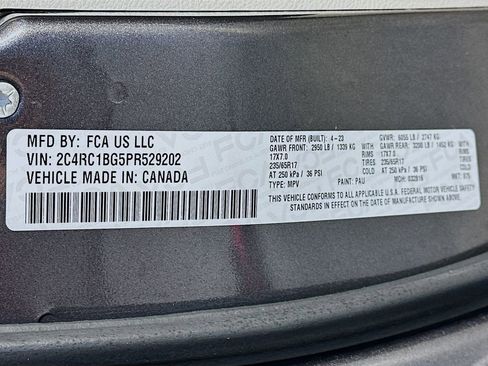 Used 2023 Chrysler Pacifica Touring-L FWD image 35