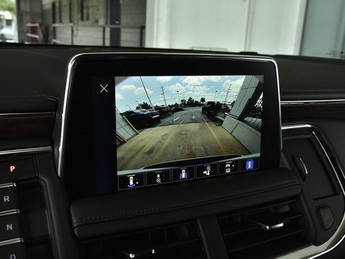 Used 2024 Chevrolet Suburban High Country image 31