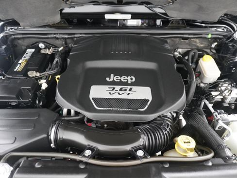 Used 2013 Jeep Wrangler Rubicon w/ Trailer Tow Group image 28