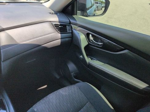 Used 2019 Nissan Rogue SV FWD image 17
