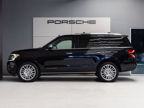 Used 2023 Ford Expedition Platinum AWD/4WD image 2