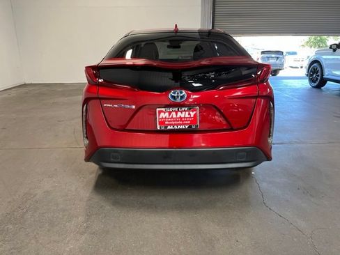 Used 2018 Toyota Prius Prime Premium w/ Carpet Mat Package FWD image 4