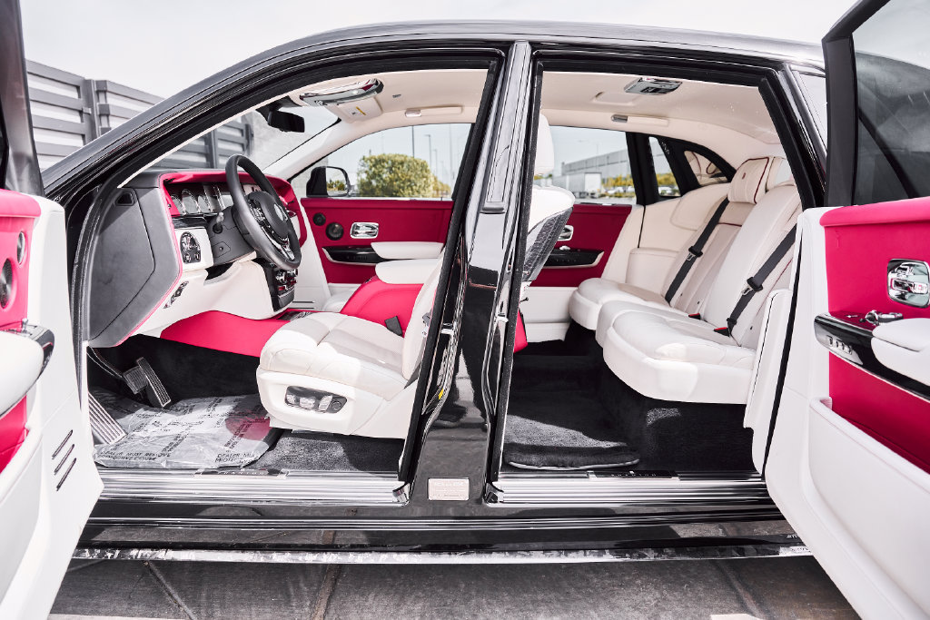 Used 2023 Rolls-Royce Phantom Sedan RWD image 40