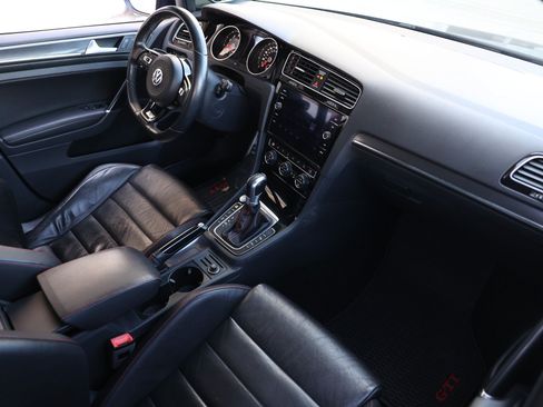 Used 2018 Volkswagen GTI Autobahn FWD image 22