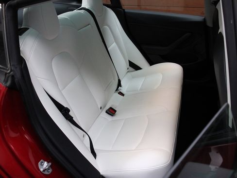 Used 2022 Tesla Model 3 image 9