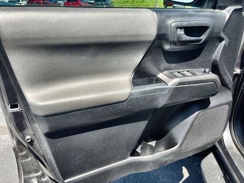 Used 2019 Toyota Tacoma SR5 AWD/4WD image 19