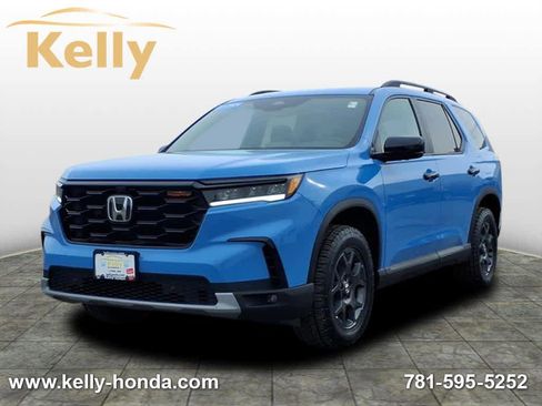 Certified 2024 Honda Pilot TrailSport image 1