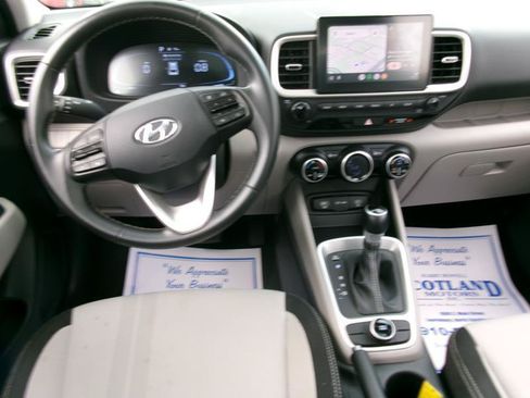 Used 2025 Hyundai Venue SEL FWD image 12