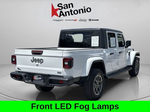 Used 2021 Jeep Gladiator Overland AWD/4WD image 14