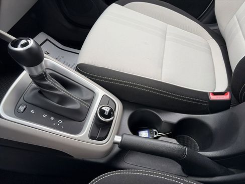 Used 2024 Hyundai Venue SEL image 20