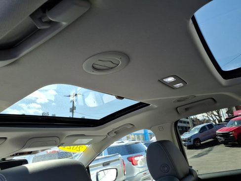 Used 2021 Buick Enclave Essence w/ Sport Touring Edition image 16