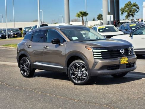 New 2026 Nissan Kicks SR image 1