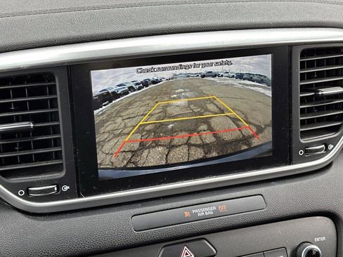 Used 2020 Kia Sportage LX image 24