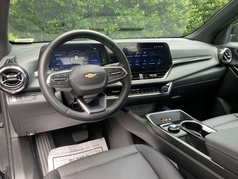 Used 2026 Chevrolet Equinox LT w/ Convenience Package II FWD image 35