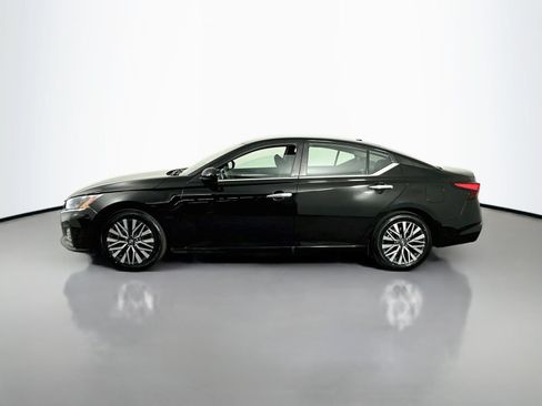Used 2023 Nissan Altima 2.5 SV FWD image 5