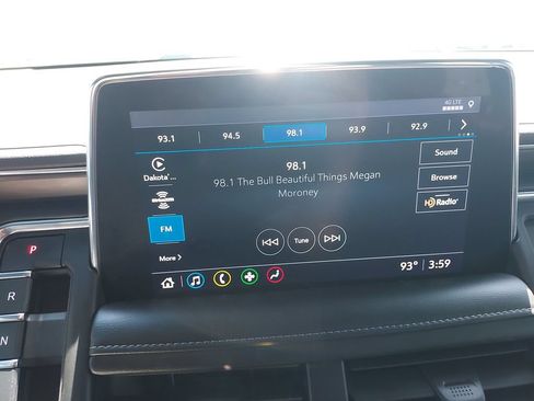 Used 2021 Chevrolet Suburban Z71 w/ Z71 Signature Package AWD/4WD image 22