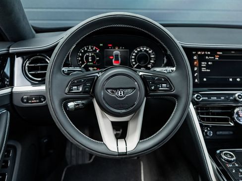 Certified 2025 Bentley Flying Spur Plug-In Hybrid AWD/4WD image 29