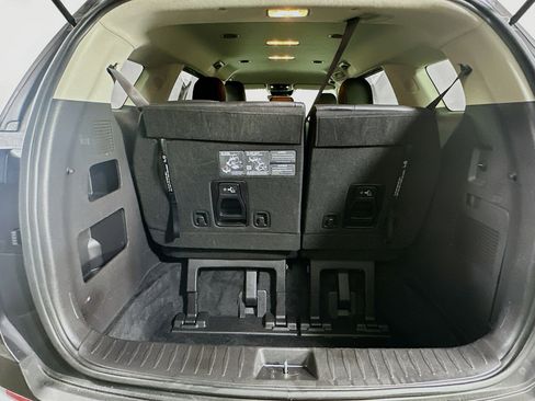 Used 2025 Kia Carnival FWD image 31