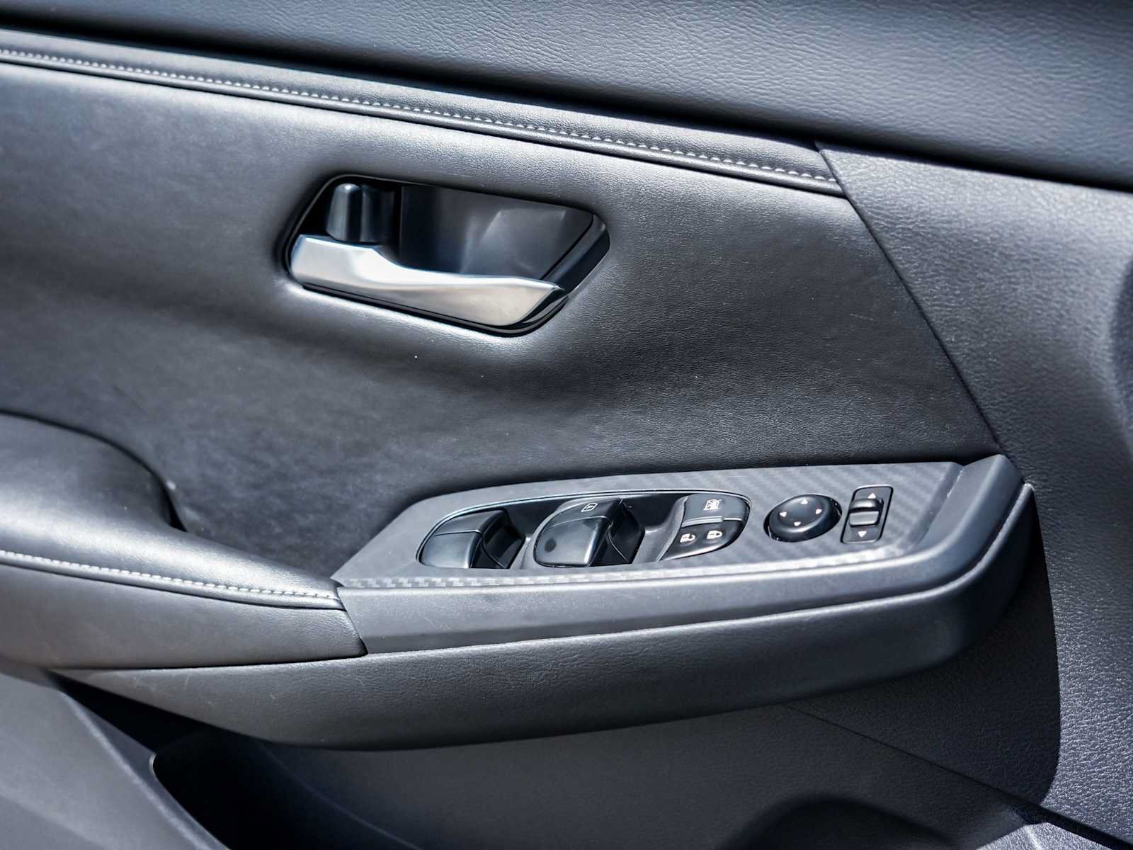 Used 2025 Nissan Sentra SV FWD image 17