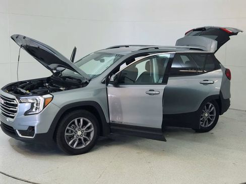 Used 2023 GMC Terrain SLT image 11
