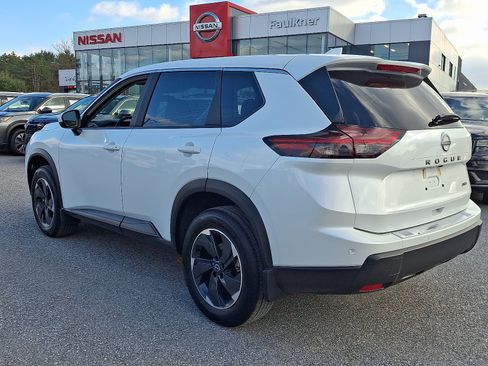 Certified 2025 Nissan Rogue SV image 4