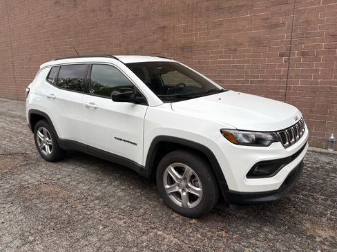 Used 2024 Jeep Compass Latitude AWD/4WD image 7