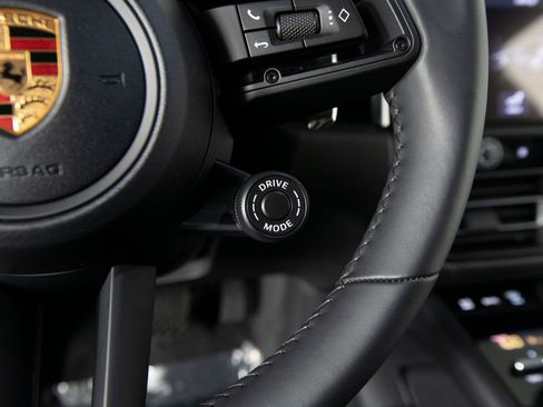 Certified 2026 Porsche Macan AWD/4WD image 25