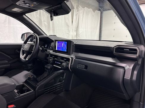Used 2025 Toyota 4Runner SR5 AWD/4WD image 58